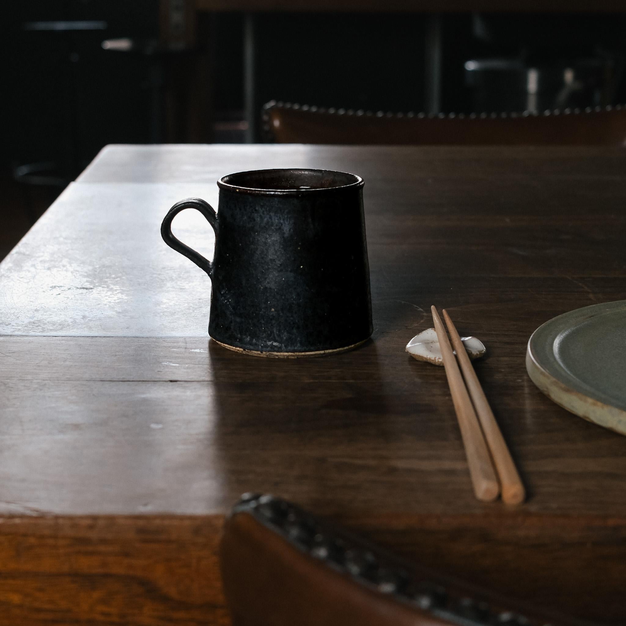 Black Uzura Mug Tapered - Naoko Murakami